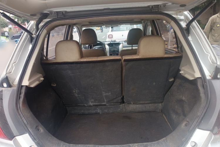 Used Venucia R50 2013 1.6L Manual Luxury Edition Trunk