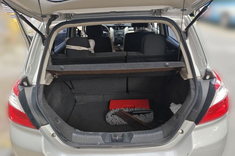 Used Venucia R50 2013 1.6L Automatic Fashion Edition Trunk