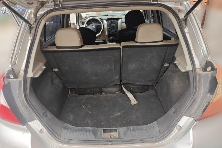 Used Venucia R50 2013 1.6L Manual Luxury Edition Trunk