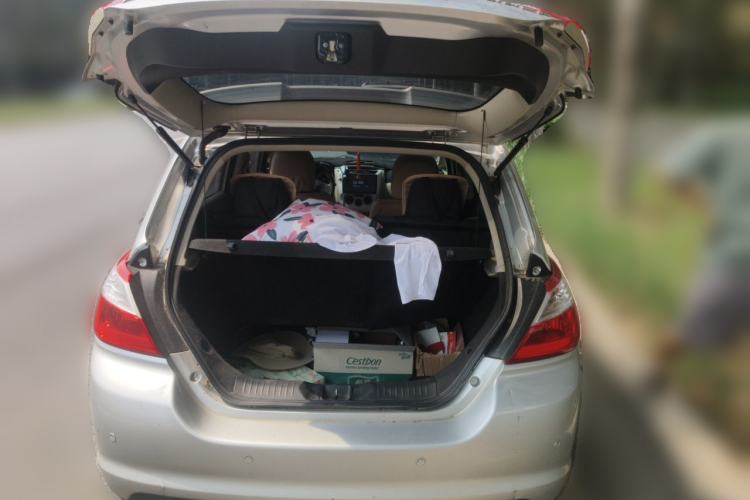 Used Venucia R50 2013 1.6L Automatic Fashion Edition Trunk