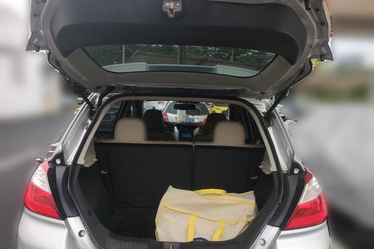 Used Venucia R50 2013 1.6L Automatic Luxury Edition Trunk