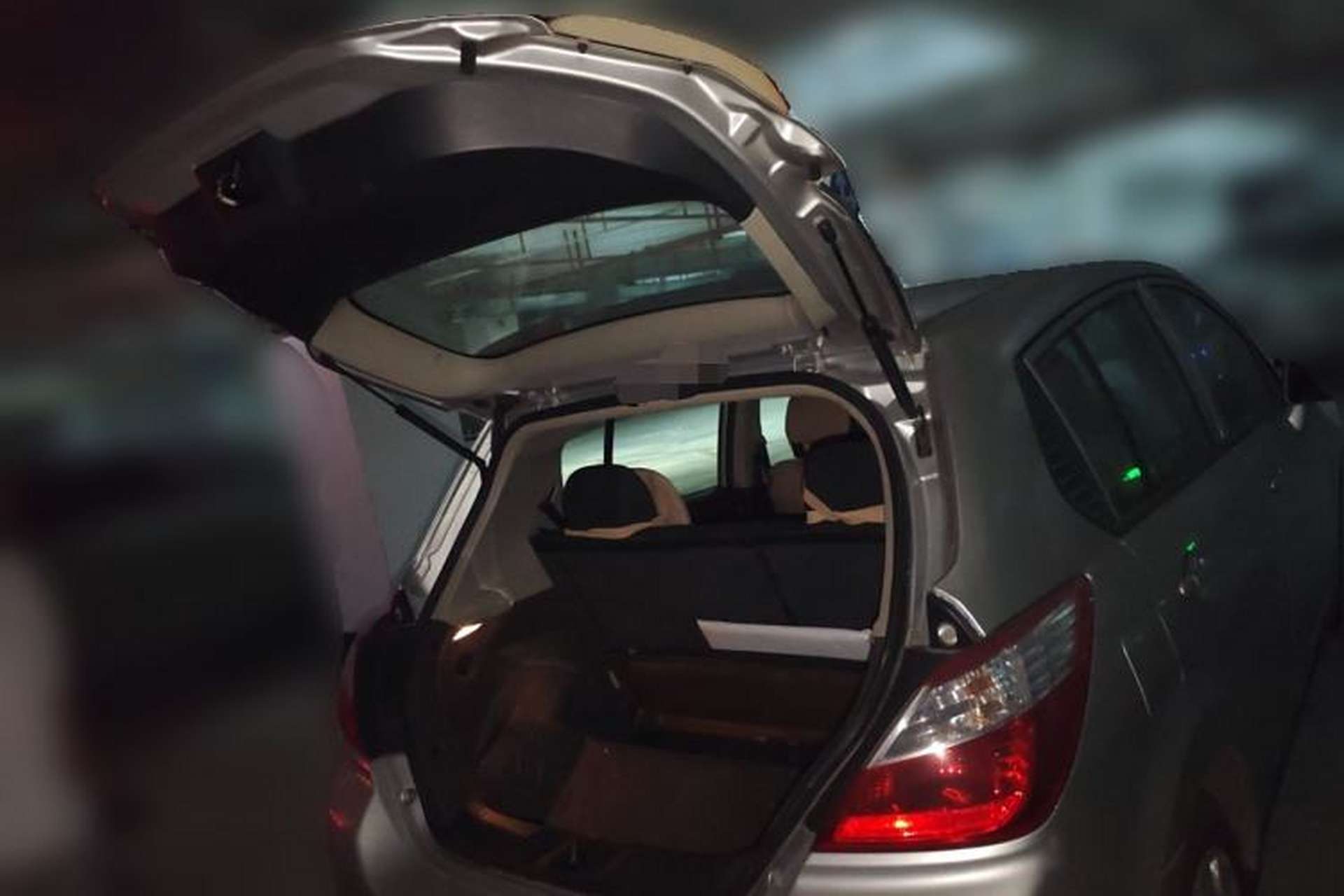 Used Venucia R50 2013 1.6L Automatic Fashion Edition Trunk