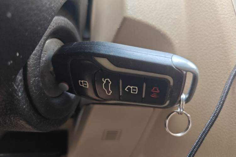Used Venucia R50 2013 1.6L Automatic Fashion Edition Vehicle Key