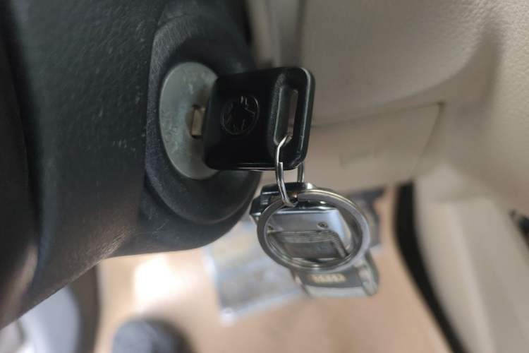 Used Venucia R50 2013 1.6L Automatic Luxury Edition Vehicle Key