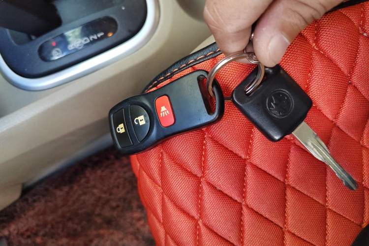 Used Venucia R50 2013 1.6L Automatic Luxury Edition Vehicle Key