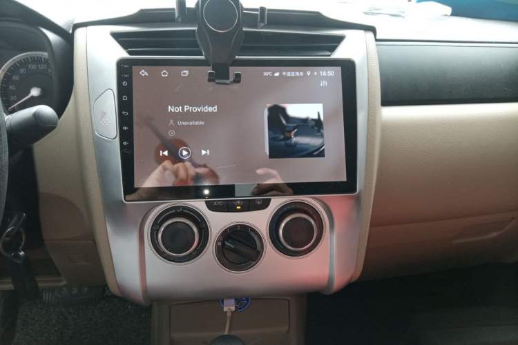 Used Venucia R50 2013 1.6L Automatic Fashion Edition Audio And AC Panel