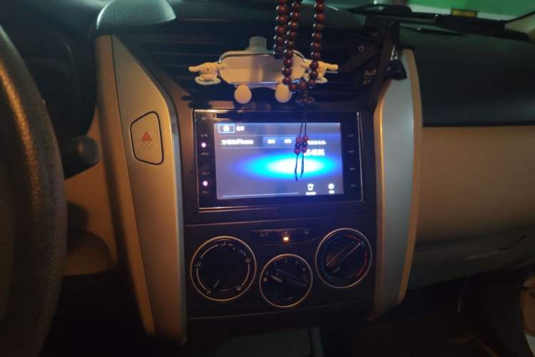 Used Venucia R50 2013 1.6L Automatic Fashion Edition Audio And AC Panel