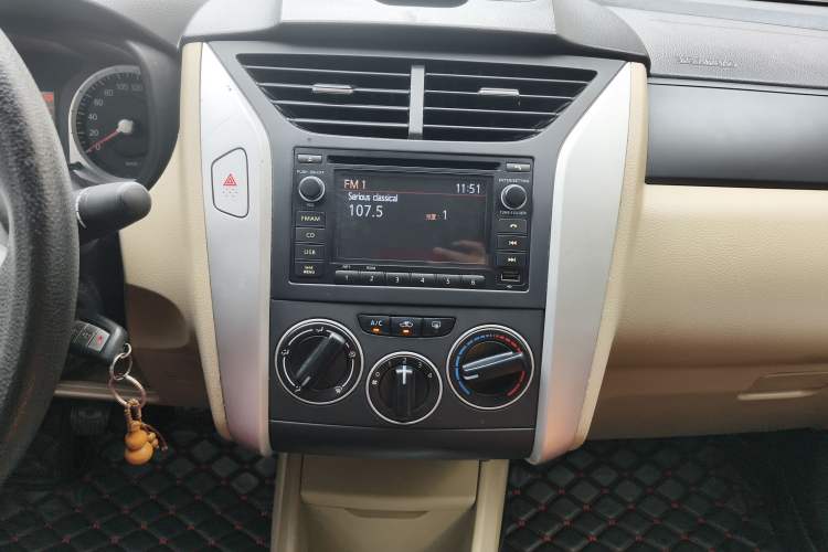 Used Venucia R50 2013 1.6L Manual Fashion Edition Audio And AC Panel