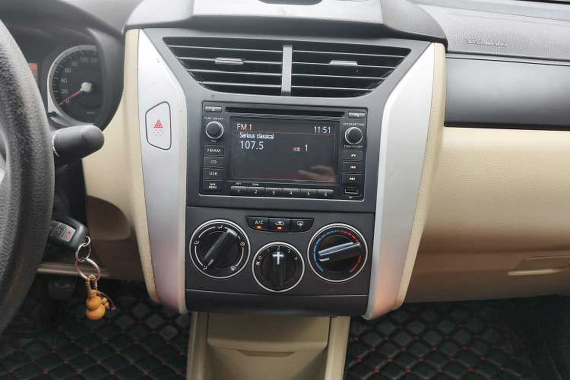 Used Venucia R50 2013 1.6L Manual Fashion Edition Audio And AC Panel