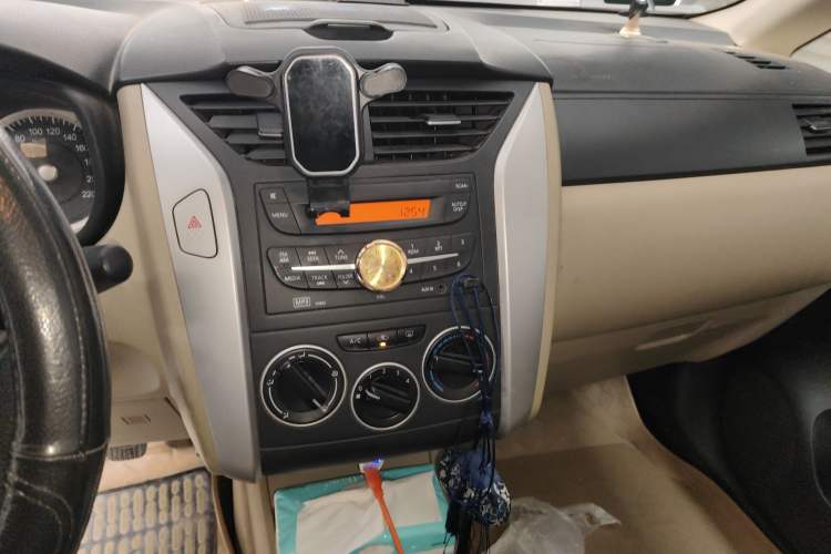 Used Venucia R50 2013 1.6L Manual Fashion Edition Audio And AC Panel