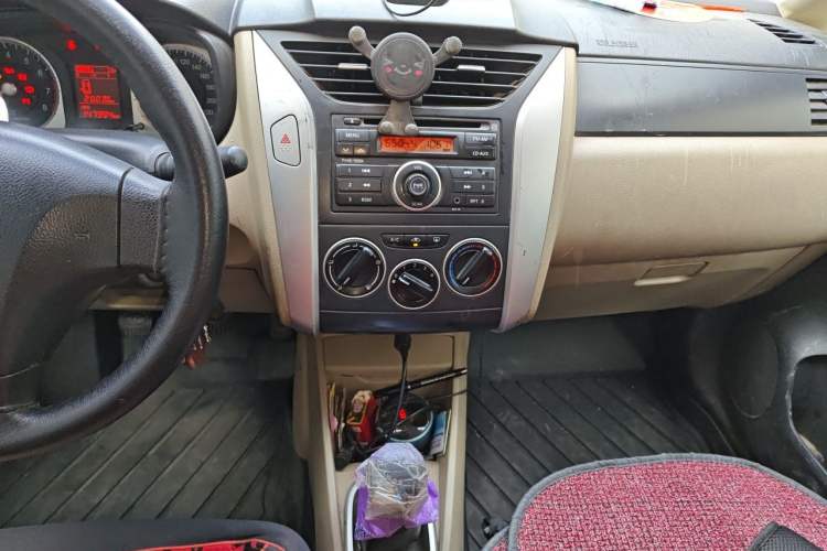 Used Venucia R50 2013 1.6L Manual Fashion Edition Audio And AC Panel
