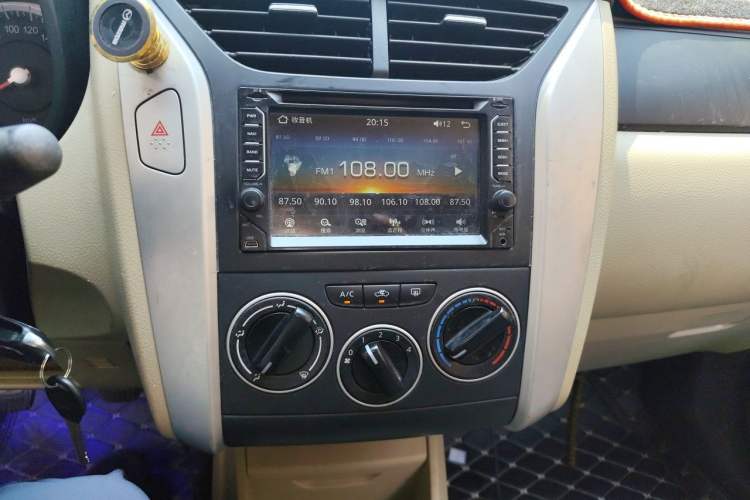 Used Venucia R50 2013 1.6L Manual Fashion Edition Audio And AC Panel