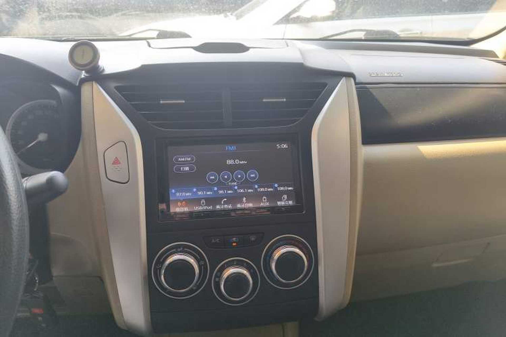 Used Venucia R50 2013 1.6L Automatic Fashion Edition Audio And AC Panel