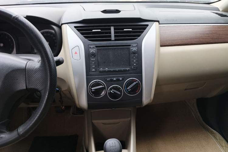 Used Venucia R50 2013 1.6L Manual Luxury Edition Audio And AC Panel