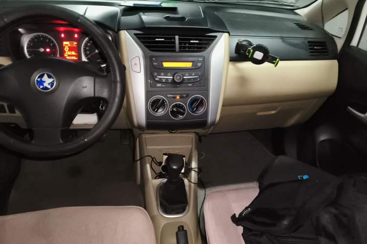 Used Venucia R50 2013 1.6L Manual Fashion Edition Audio And AC Panel