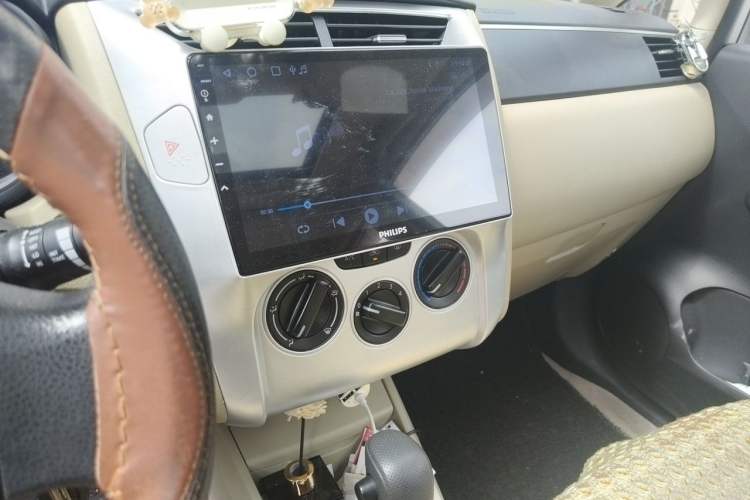 Used Venucia R50 2013 1.6L Automatic Luxury Edition Audio And AC Panel