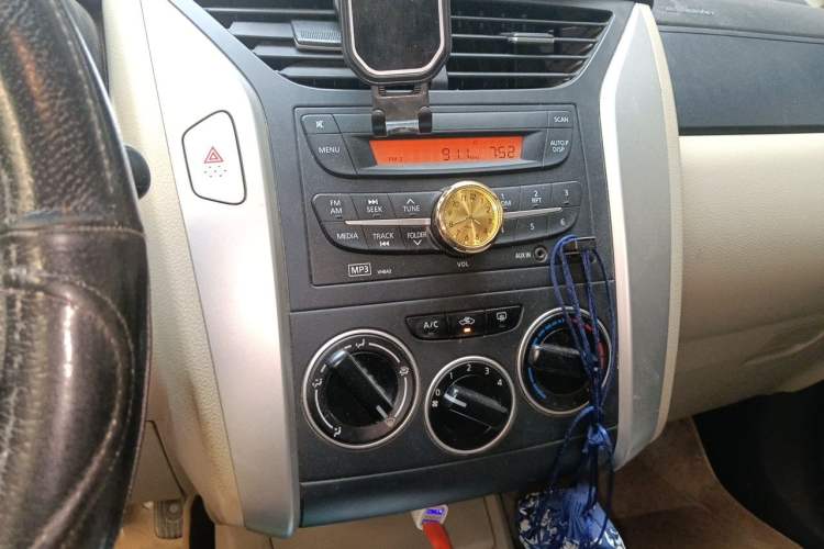 Used Venucia R50 2013 1.6L Manual Fashion Edition Audio And AC Panel