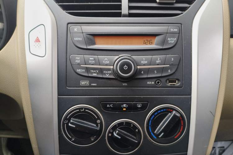 Used Venucia R50 2013 1.6L Automatic Fashion Edition Audio And AC Panel
