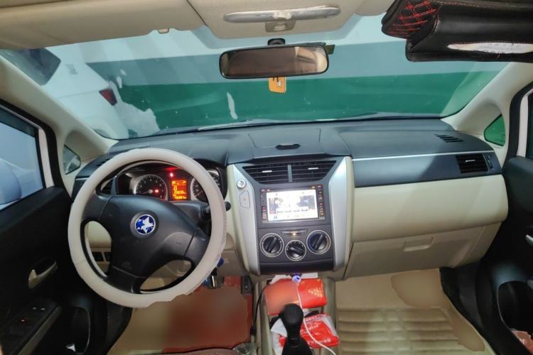Used Venucia R50 2013 1.6L Manual Version with Beidou Navigation Center Console