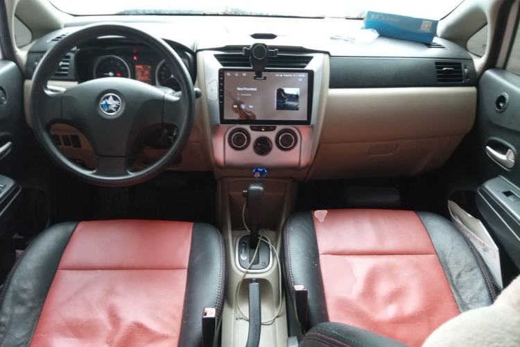 Used Venucia R50 2013 1.6L Automatic Fashion Edition Center Console