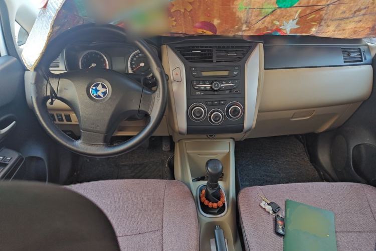 Used Venucia R50 2013 1.6L Manual Fashion Edition Center Console