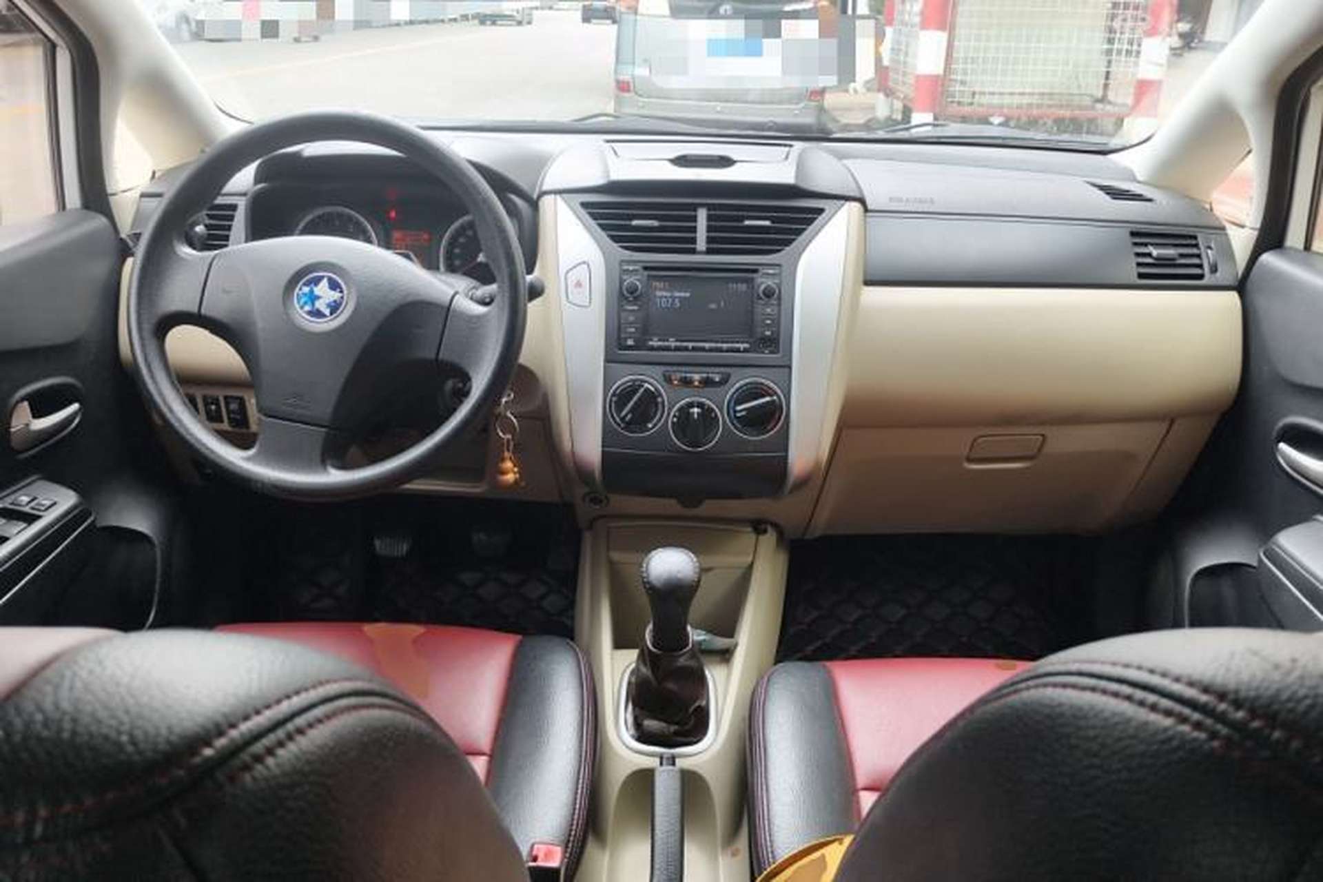 Used Venucia R50 2013 1.6L Manual Fashion Edition Center Console