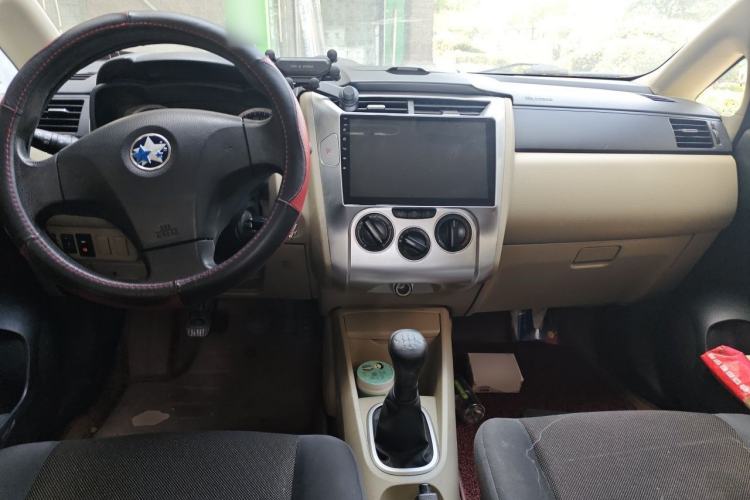 Used Venucia R50 2013 1.6L Manual Fashion Edition Center Console