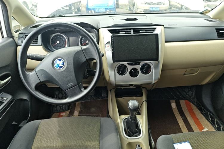 Used Venucia R50 2013 1.6L Manual Fashion Edition Center Console