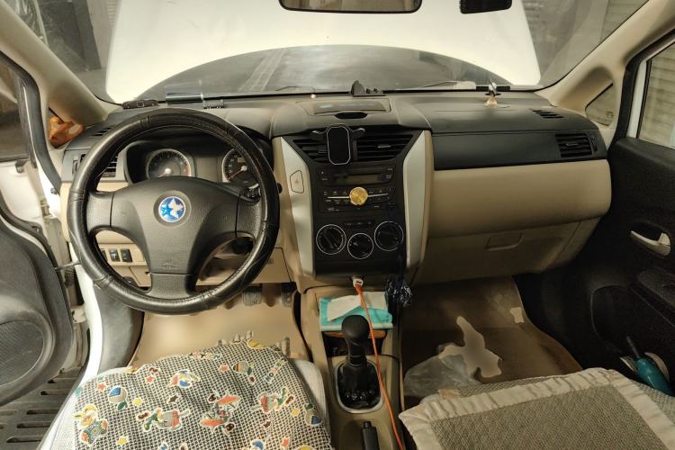 Used Venucia R50 2013 1.6L Manual Fashion Edition Center Console