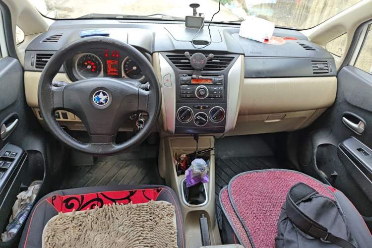 Used Venucia R50 2013 1.6L Manual Fashion Edition Center Console