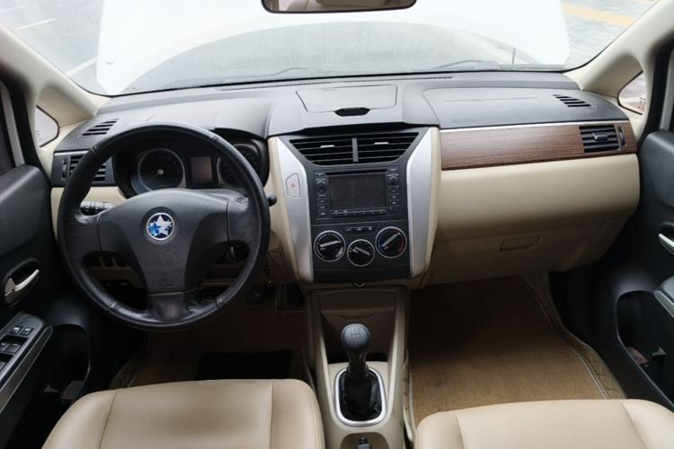 Used Venucia R50 2013 1.6L Manual Luxury Edition Center Console