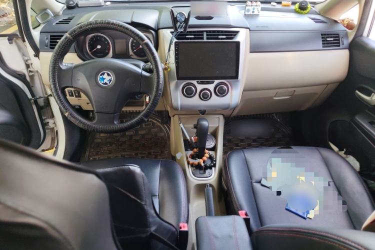 Used Venucia R50 2013 1.6L Automatic Fashion Edition Center Console