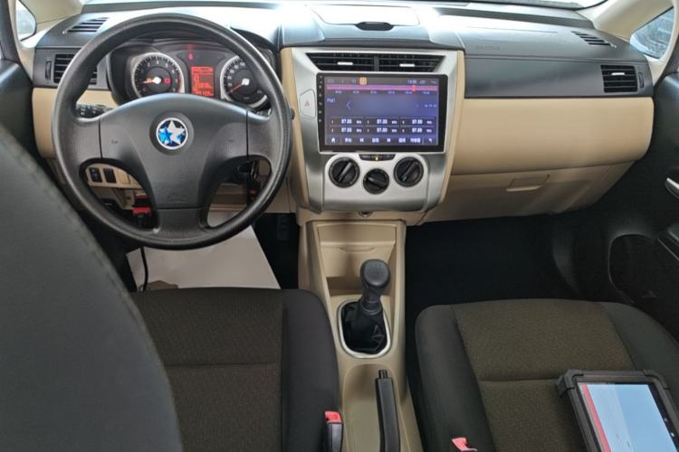 Used Venucia R50 2013 1.6L Manual Fashion Edition Center Console