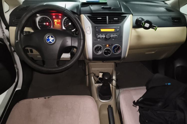 Used Venucia R50 2013 1.6L Manual Fashion Edition Center Console