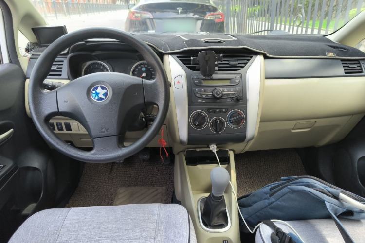 Used Venucia R50 2013 1.6L Manual Fashion Edition Center Console
