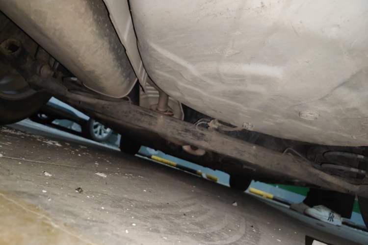 Used Venucia R50 2013 1.6L Manual Version with Beidou Navigation Chassis Rear