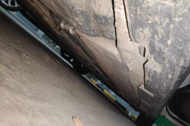 Used Venucia R50 2013 1.6L Manual Version with Beidou Navigation Chassis Rear Right