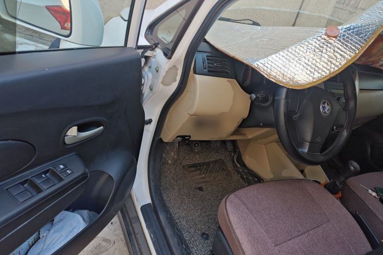 Used Venucia R50 2013 1.6L Manual Fashion Edition Driver Seat