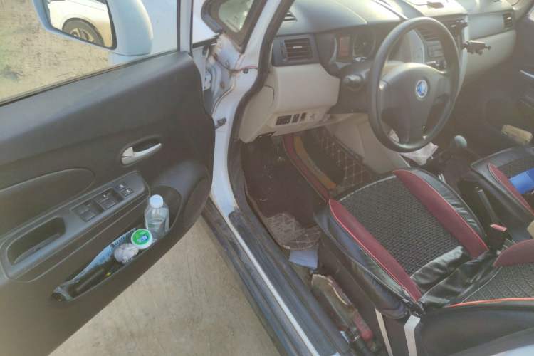 Used Venucia R50 2013 1.6L Manual Fashion Edition Driver Seat
