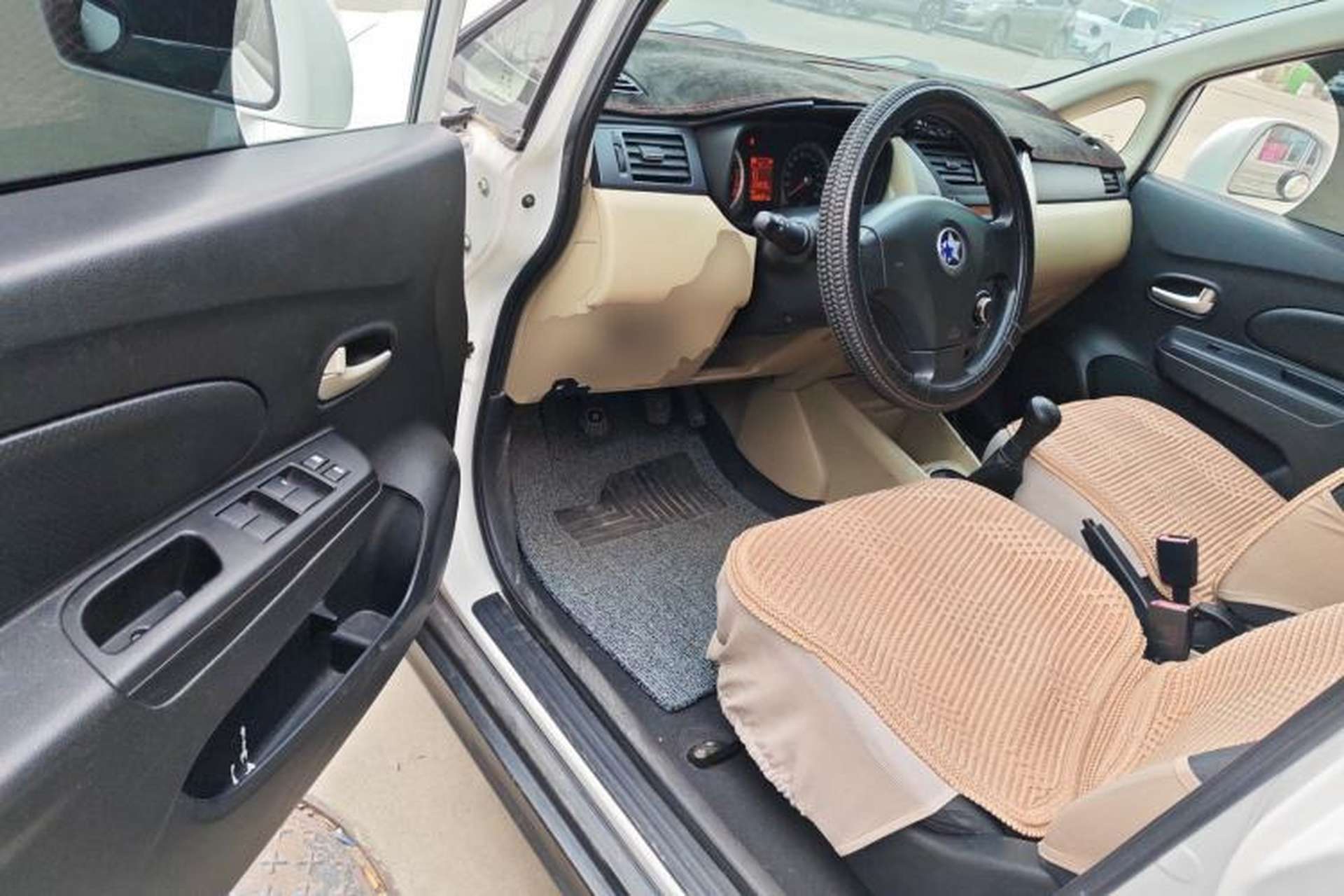 Used Venucia R50 2013 1.6L Manual Fashion Edition Driver Seat