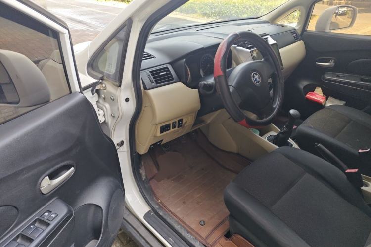 Used Venucia R50 2013 1.6L Manual Fashion Edition Driver Seat