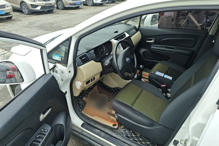 Used Venucia R50 2013 1.6L Manual Fashion Edition Driver Seat