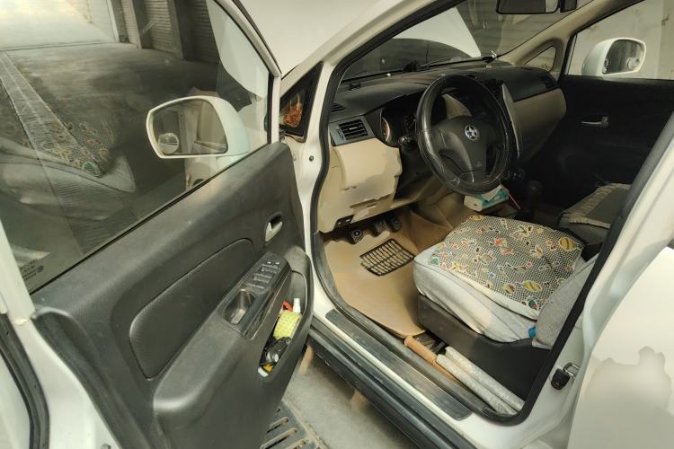 Used Venucia R50 2013 1.6L Manual Fashion Edition Driver Seat