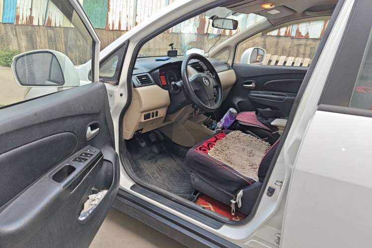 Used Venucia R50 2013 1.6L Manual Fashion Edition Driver Seat