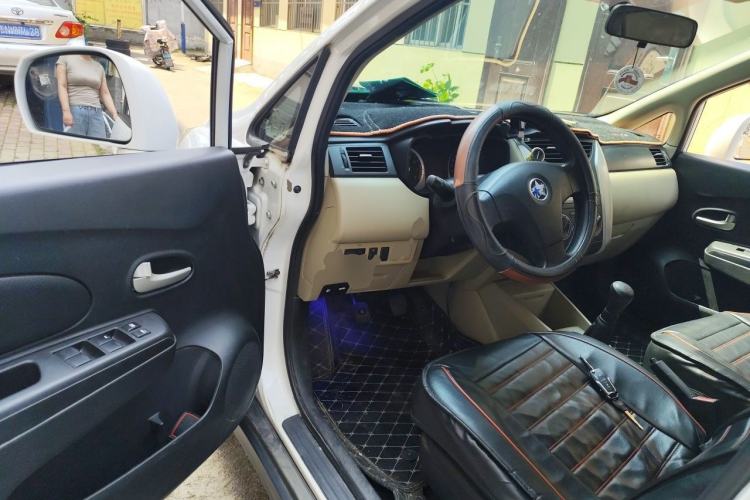 Used Venucia R50 2013 1.6L Manual Fashion Edition Driver Seat