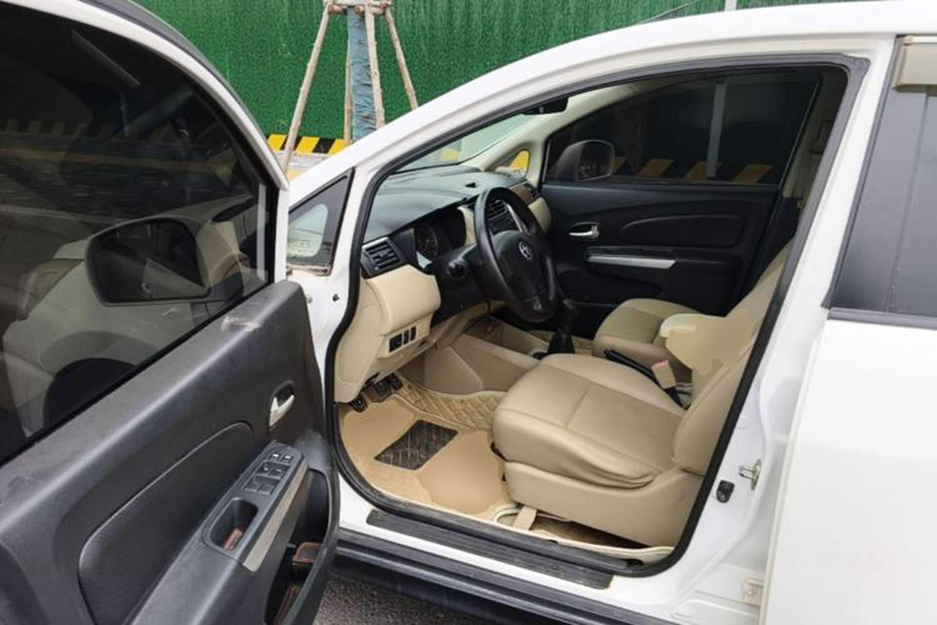 Used Venucia R50 2013 1.6L Manual Luxury Edition Driver Seat