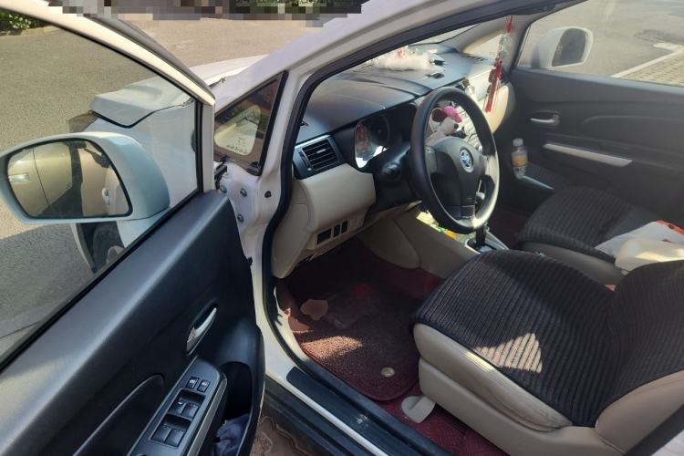 Used Venucia R50 2013 1.6L Automatic Luxury Edition Driver Seat