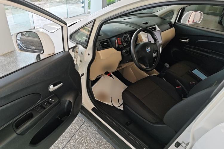 Used Venucia R50 2013 1.6L Manual Fashion Edition Driver Seat