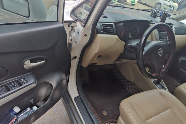Used Venucia R50 2013 1.6L Automatic Luxury Edition Driver Seat