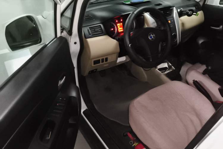 Used Venucia R50 2013 1.6L Manual Fashion Edition Driver Seat
